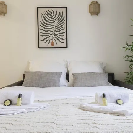 Comfortable Retreat Near Parc Monceau Paris