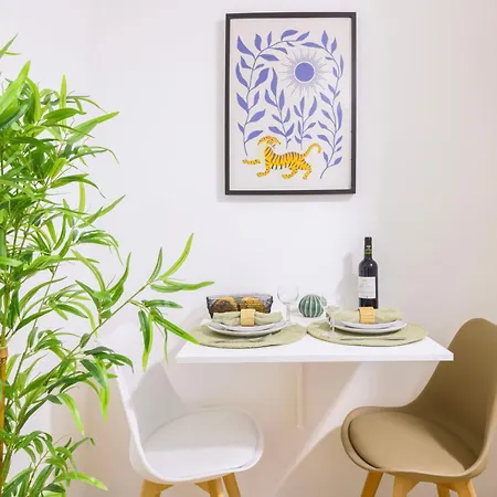 Comfortable Retreat Near Parc Monceau Apartment *